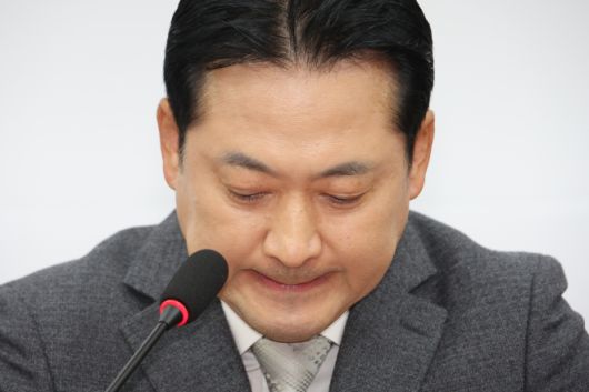 김건희 특검 수사 비판하는 장동혁 대표 - 국민의힘 장동혁 대표가 10일 서울 여의도 국회에서 기자회견을 열고, 김건희 여사 관련 의혹을 수사 중인 민중기 특별검사팀에 조사받은 양평군 공무원이 자택에서 숨진 채 발견된 것과 관련해 특검 수사를 비판하고 있다. 연합뉴스