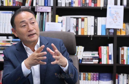 김원이 더불어민주당 의원이 19일 국회 의원회관에서 서울신문과 인터뷰를 하고 있다. 안주영 전문기자