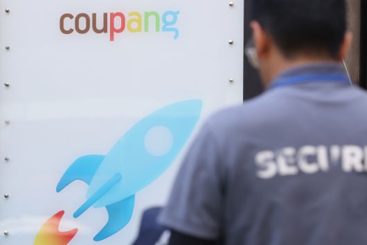 ‘택배 없는 날 반대’ - 4일 서울 강남구 쿠팡CLS 본사 앞에서 쿠팡노동조합원 택배 없는 날 반대 기자회견이 열렸다. 사진은 이날 쿠팡CLS 본사 앞. 2025.8.4 연합뉴스