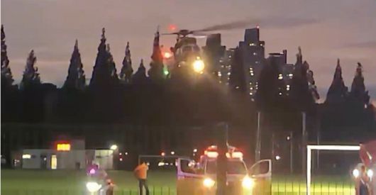 고위험 임산부를 태운 헬기가 창원스포츠파크 보조경기장에 착륙하고 있다. 2025.11.19. 경남경찰청 제공