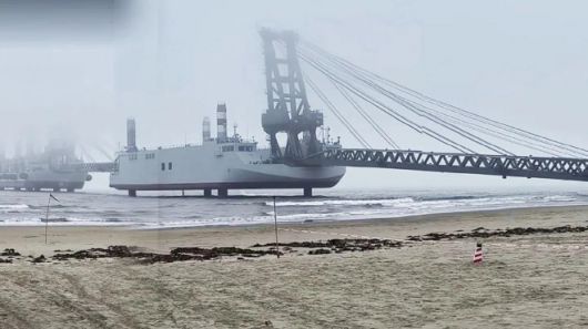 중국 소셜미디어에 중국군의 새로운 특수 바지선 모습이 공유됐다. 소셜미디어 캡처