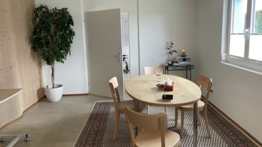 스위스 취리히 인근의 디그니타스 시설 내부. 환자는 이런 가정집 같은 공간에서 의료진의 도움 아래 스스로 약물을 복용하며 마지막을 맞는다. 슐로미 울프너 제공