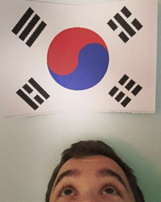 한국 방문 당시 리 신부. 영국남자 페이스북 캡처.