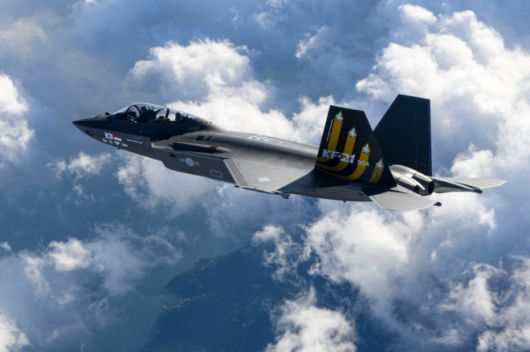 한국형 전투기 KF-21이 고고도에서 시험 비행을 하고 있다. KF-21은 폴란드 공군의 차기 전투기 후보로 거론되고 있다. KAI 제공