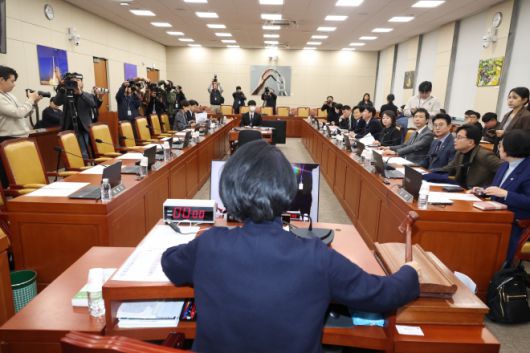 지난 23일 국회 과학기술정보방송통신위원회는 전체회의를 열고 쿠팡 침해사고 및 개인정보 유출, 불공정 거래, 노동환경 실태 파악과 재발방지 대책 마련을 위한 청문회 실시계획서 채택의 건을 의결했다. 국민의힘 의원들은 ‘일방적 운영’에 항의하며 불참했다. 뉴시스