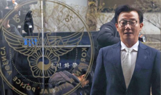 전재수 더불어민주당 의원(전 해양수산부 장관)이 지난 19일 통일교 측으로부터 현금 등을 받은 혐의로 서울 서대문구 경찰청에 피의자 신분으로 출석하고 있다. 연합뉴스