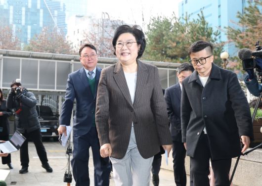 이혜훈 기획예산처 장관 후보자가 29일 서울 중구 예금보험공사에 마련된 인사청문회 준비 사무실로 출근하고 있다. 2025.12.29 연합뉴스