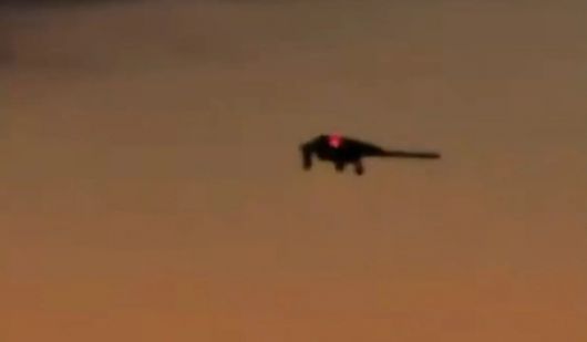 지난 3일 미 공군의 RQ-170이 베네수엘라 공습 이후 푸에르토리코의 루즈벨트 로즈 해군 기지로 복귀하는 모습. 영상 캡처