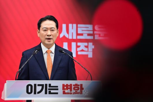 장동혁 국민의힘 대표가 7일 오전 서울 여의도 당사에서 당 쇄신안을 - 장동혁 국민의힘 대표가 7일 오전 서울 여의도 당사에서 당 쇄신안을 발표하고 있다. 2026.1.7 안주영 전문기자