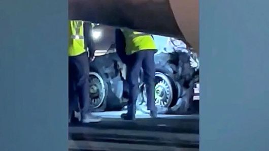 6일 저녁 페루 리마에서 출발해 미국 조지아주 하츠필드-잭슨 애틀랜타 국제공항에 착륙하던 중 비행기 바퀴 여러 개가 터지는 사고가 발생했다. 사진은 녹아내린 듯 파손된 사고기 바퀴의 모습. SNS 캡처