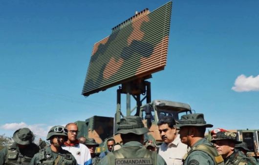 베네수엘라에 배치된 중국산 레이더와 마두로 대통령 모습. 자료사진