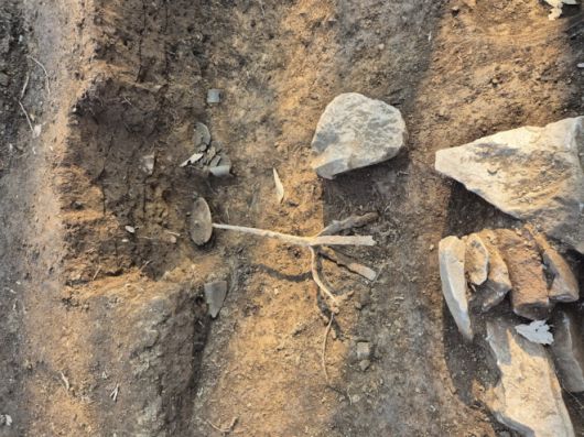 충남 아산의 승계산성에서 출토된 추정거울. 시 제공