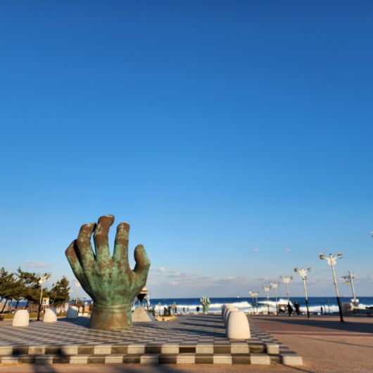 호미곶의 서로 마주보고 있는 상생의 손