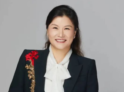 가난한 농촌의 공장 노동자에서 시작해 자산 23조원 규모의 세계적 기업을 일군 저우췬페이(56) 렌즈테크놀로지 회장의 성공 신화가 주목받고 있다. 바이두