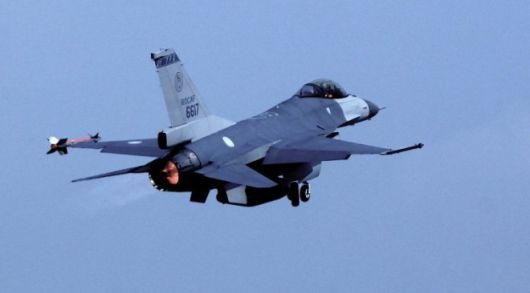비행 중인 F-16V. 자료사진