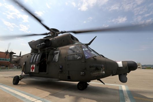 육군 의무 수송 헬기 ‘메디온’. 국산 수리온(KUH-1) 헬기를 의무 수송에 특화해 개량한 헬기로 중증 환자 2명 또는 경증 환자 6명을 후송할 수 있다. 연합뉴스