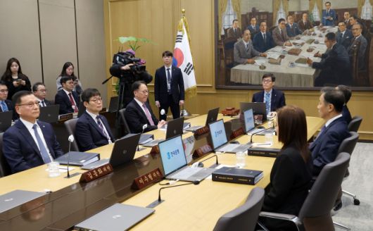 이창용 한국은행 총재가 15일 서울 중구 한국은행에서 금융통화위원회 통화정책방향 회의를 주재하고 있다. 2026.1.15 공동취재