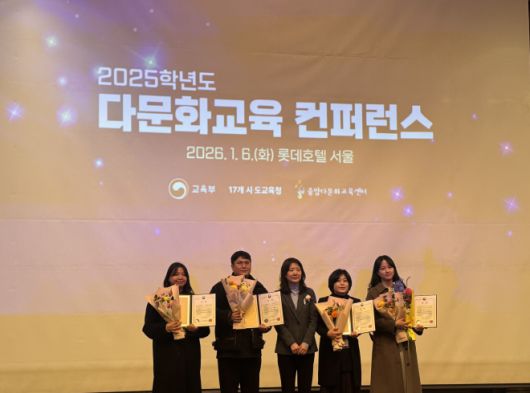 오른쪽에서 두번째 순천삼산초 옥은희 교사