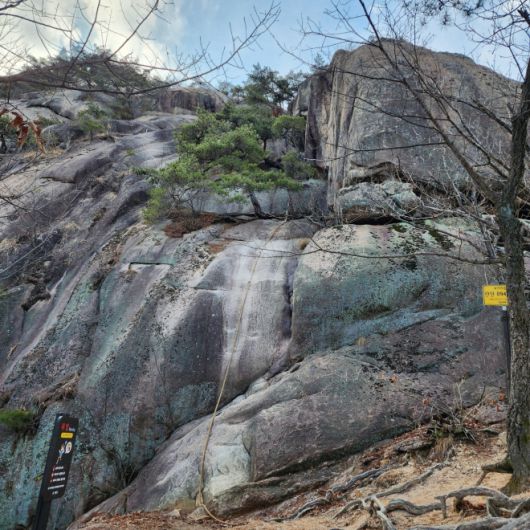 천태산 75m 암벽 로프구간