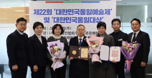 왼쪽부터 장경원 순천시의원, 김미영 전남도의회 의정자문위원장, 이연경 씨, 김문수 의원, 서선란 시의원, 김진남 도의원, 주우성 씨.