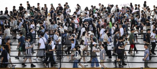 지난해 8월 중앙박물관을 찾은 관람객들이 입장하기 위해 길게 줄을 서 있는 모습. 서울신문 DB