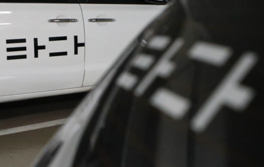 서울역 인근 건물 지하에 승합차 호출 서비스인 ‘타다’ 차량이 주차되어있는 모습. 뉴스1