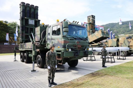 한국형 3축 체계 핵심 자산인 천궁-Ⅱ가 공개되고 있다. 국방부는 건군 77주년을 맞아 국군의 유·무인 복합체계 신무기를 공개했으며, 사진은 지난달 29일 국군의날 미디어데이 행사에서 선보인 천궁-Ⅱ 모습. 2025.10.1 연합뉴스