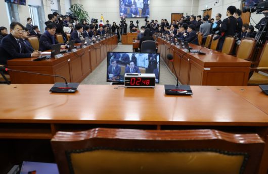 19일 국회에서 열린 재정경제기획위원회 전체회의에 이혜훈 기획예산처 장관 후보자 좌석이 비어 있다. 연합뉴스