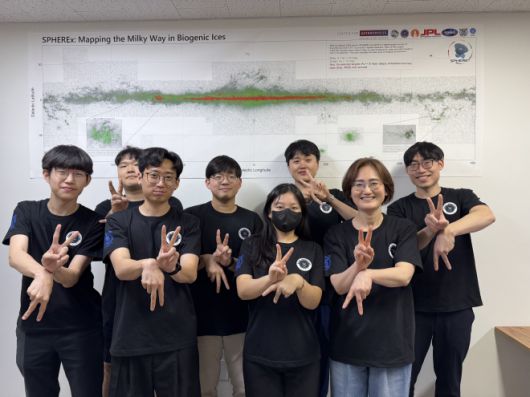 이번 연구를 주도한 이정은 서울대 교수(오른쪽 두 번째) 와 연구진  과학기술정보통신부 제공