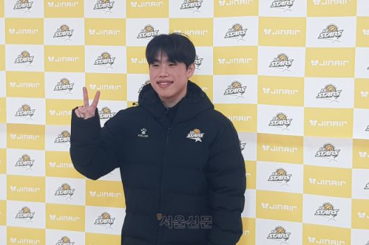 경기 후 수훈선수로 인터뷰실을 찾아 V자를 그리는 이학진. 2026.1.21 류재민 기자