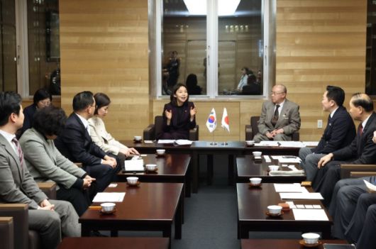 이토 조이치 홋카이도의장과 면담하는 최호정 의장