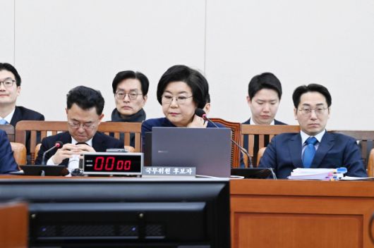 청문회 자리한 이혜훈 후보자 - (서울=뉴스1) 국회사진기자단 = 이혜훈 기획예산처 장관 후보자가 23일 서울 여의도 국회에서 열린 제431회국회(임시회) 재정경제기획위원회 인사청문회에 출석해 있다. 2026.1.23/뉴스1