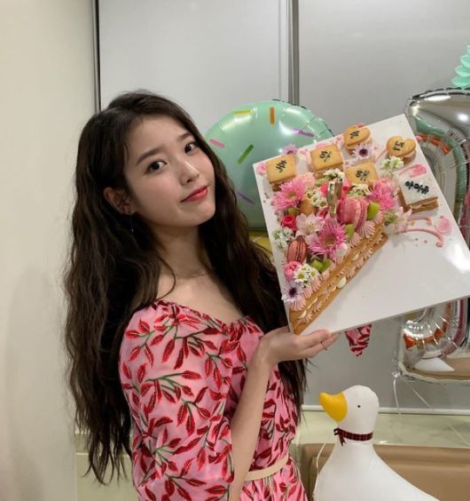 사진=아이유 SNS