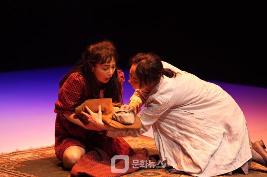 인천시립극단 연극 '화염' 공연 모습 / 사진제공=인천시립창극단