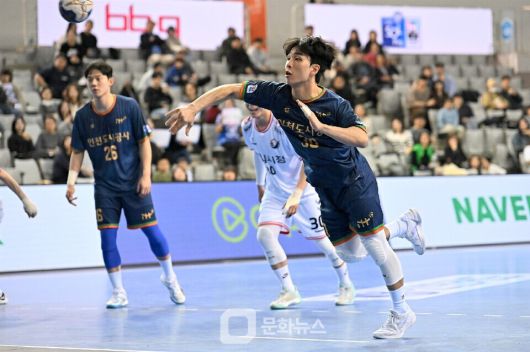 인천도시공사 이요셉이 7미터 드로우를 시도 중이다 / 사진제공=한국핸드볼연맹