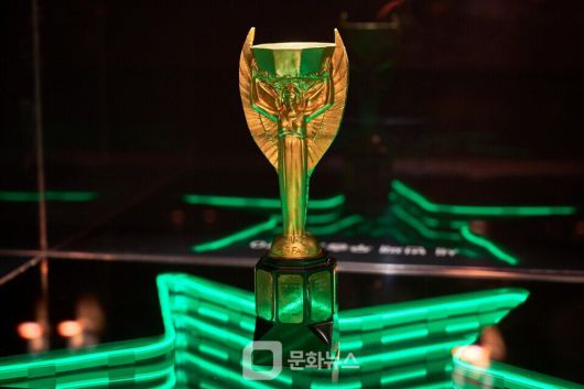 이랜드뮤지엄이 축구 팬들의 뜨거운 관심에 힘입어 두 번째 ‘위대한 축구선수 100인전’을 개최한다. 이번 전시는 오는 30일부터 8월 31일까지 롯데몰 김포공항점 1층 전시홀에서 열린다. / 사진제공=이랜드뮤지엄