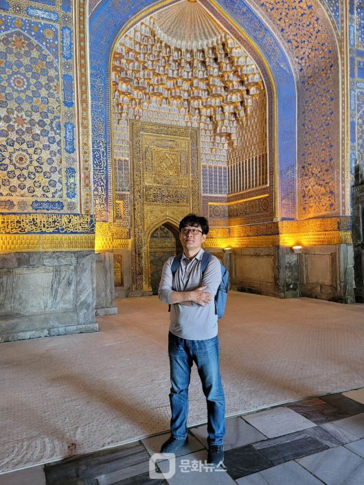 고고학 전문가 동반인 강인욱 교수 / 사진제공=하나투어