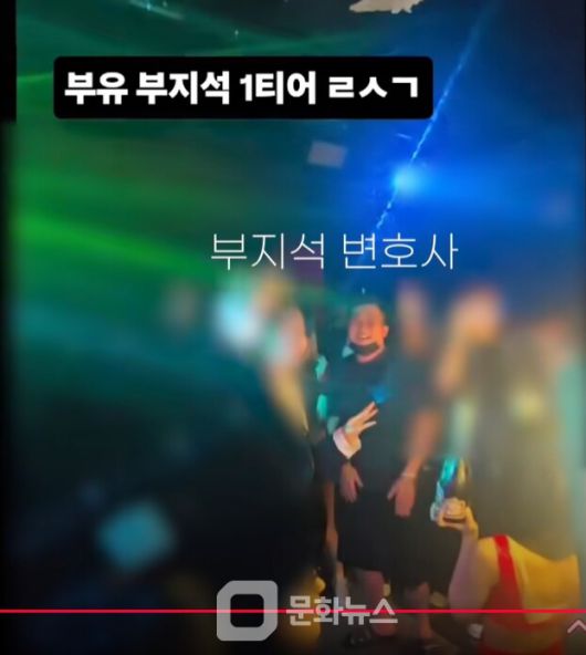 가로세로연구소(이하 가세연)가 최근 유튜브 채널을 통해 배우 김수현과 고(故) 김새론 씨에 대한 폭로를 이어가고 있는 가운데, 연예 전문 유튜버 이진호가 이를 “악의적 조작”이라고 강하게 반박하며 진실 공방을 이어가고 있다. / 사진출처=연예뒤통령 이진호 콘텐츠 갈무리