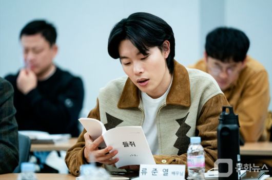 넷플릭스 '​들쥐', 류준열·설경구의 진짜와 가짜 쫓는 스릴러 예고/사진제공=넷플릭스