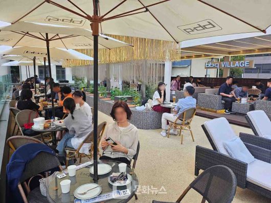 BBQ 빌리지 청계광장점(이하 청계광장점)이 1주년을 맞은 가운데 광화문·청계천 지역 핫플레이스로 자리 잡았다. / 사진제공=BBQ