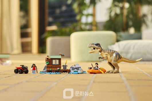 레고 쥬라기 월드 T-렉스의 강 탈출 / 사진제공=레고