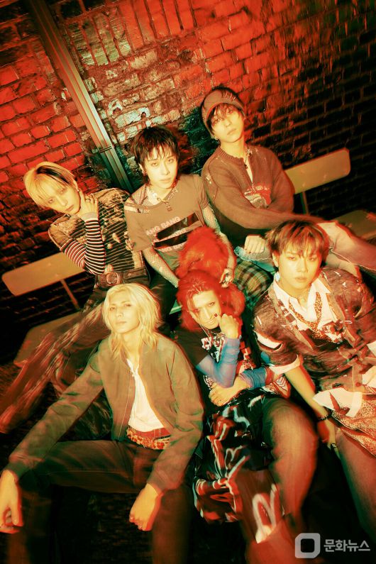 엑스디너리 히어로즈, 새 월드투어 포스터 깜짝 공개/사진제공=JYP