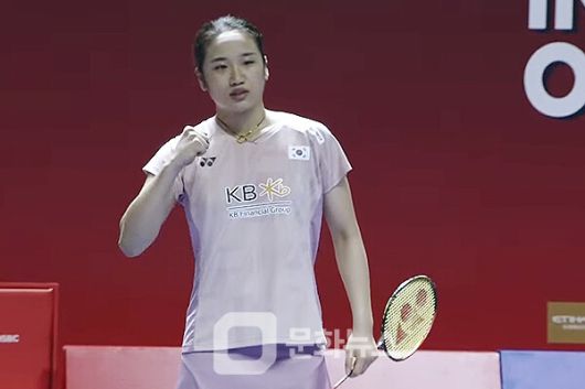 사진 2025 인도네시아오픈 월드투어 슈퍼1000 여자단식 4강 진출을 확정한 안세영이 파이팅 하고 있다.