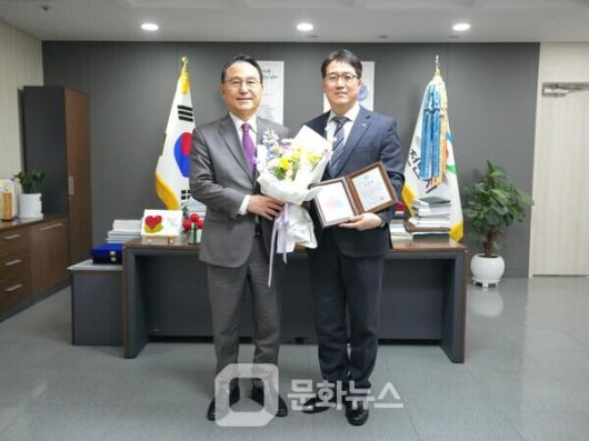 SM그룹은 충남 천안시 성정동에 장기간 방치돼 있던 건설현장을 지역의 랜드마크인 ‘천안역 경남아너스빌 어반하이츠’로 성공적으로 탈바꿈시킨 공로를 인정받아 천안시로부터 시정발전 유공시민 표창을 받기도 했다. / 사진=문화뉴스 DB