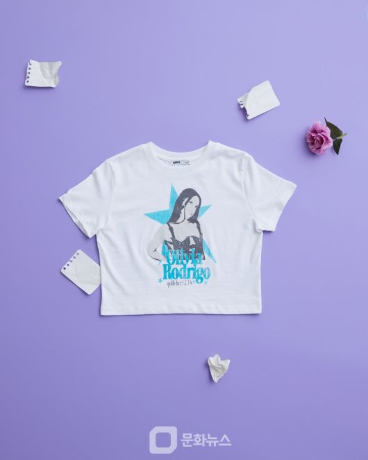 스파오X유니버설 스튜디오의 올리비아 로드리고 반팔 티셔츠 / 사진제공=스파오