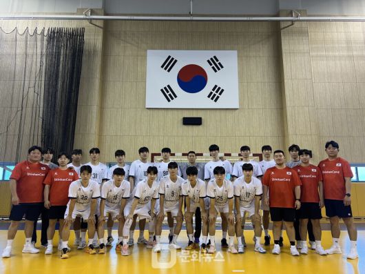남자주니어대표팀 단체사진 / 사진제공=대한핸드볼협회