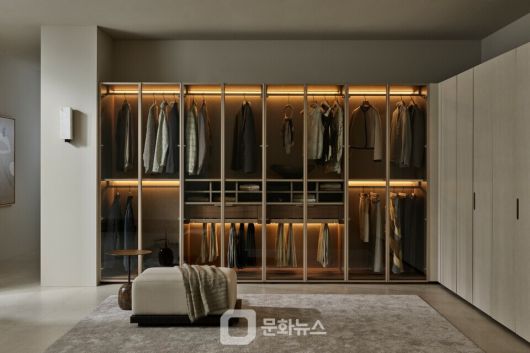 글래스 도어를 적용한 시그니처 붙박이장 / 사진제공=한샘