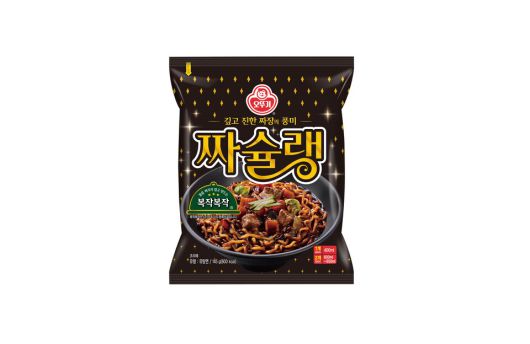 ㈜오뚜기가 짜장라면 대표 브랜드 ‘짜슐랭’의 맛과 식감을 개선한 리뉴얼 제품을 선보인다. / 사진제공=오뚜기