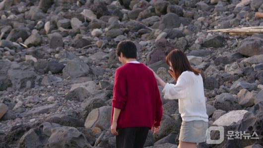 모태솔로지만 연애는 하고 싶어, 첫사랑의 기억 소환한 모태솔로들/사진제공=넷플릭스