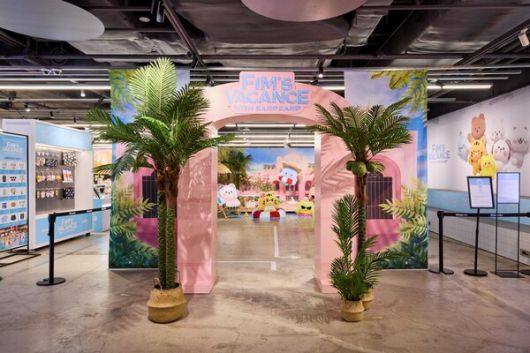 르세라핌 핌즈클럽, 어프어프와 바캉스 굿즈로 여름 점령 / 사진=쏘스뮤직